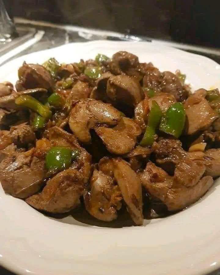 وجبة كبدة مع بصل وخضار