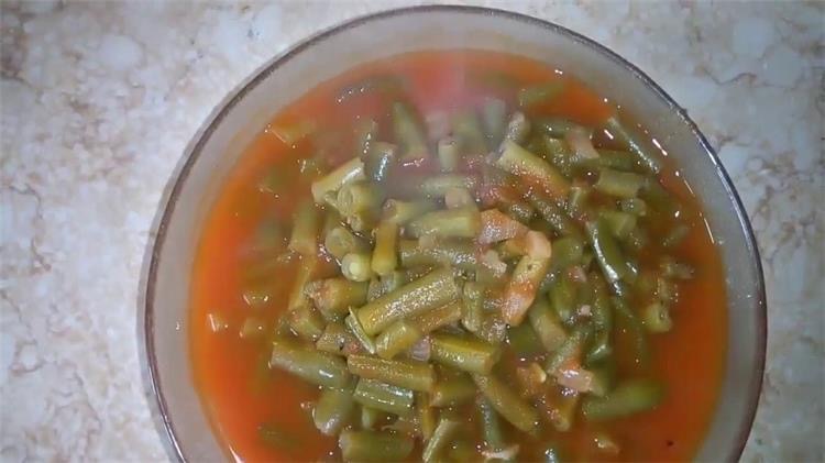 شوربه فاصولياء خضراء مع بندوره