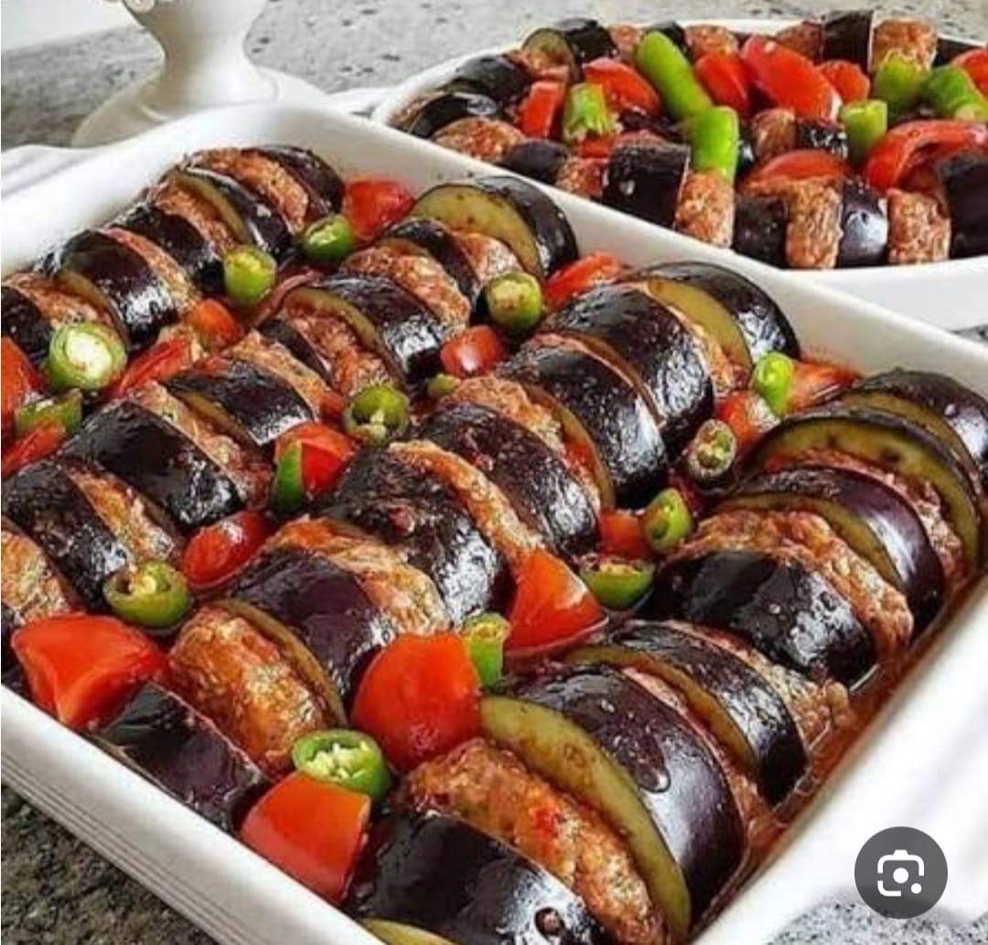 كفتة باذنجان مسقعة مع بندورة